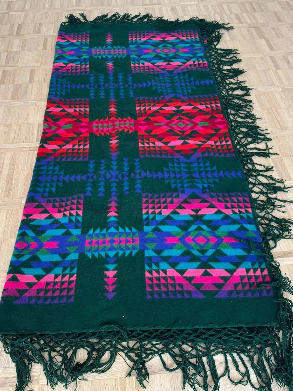 VINTAGE Pendleton Blanket w/tags.
Geometric, Forest Green with Multi Colour - Picture 2 of 3